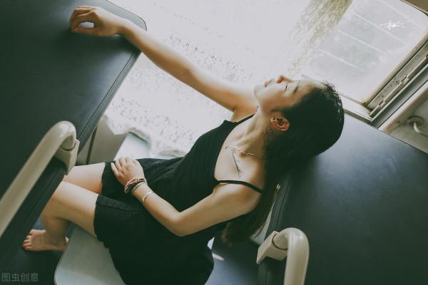 不要向任何人表示痛苦,因為20%的不關心,剩下80%聽到後很高興 不要向任何人表示痛苦,因為20%的不關心,剩下80%聽到後很高興