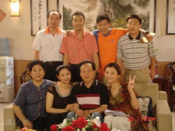 看完湖南經視的簡歷，我已經把“牛”字打在公屏上