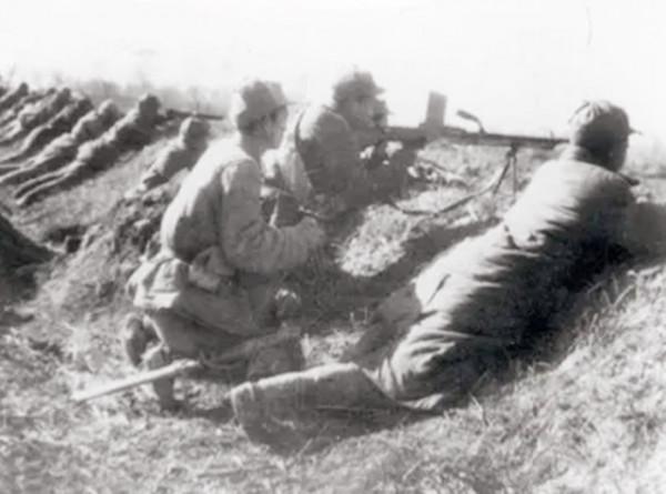 淮海戰役危急時刻，17歲副排長臨陣自薦：聽我指揮！後成軍區司令