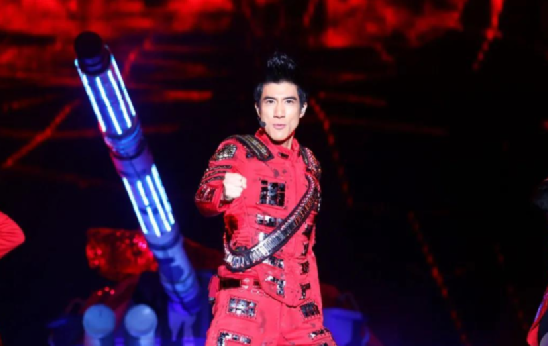 左撇子更聰明？娛樂圈的左撇子明星，其中5位都離婚了