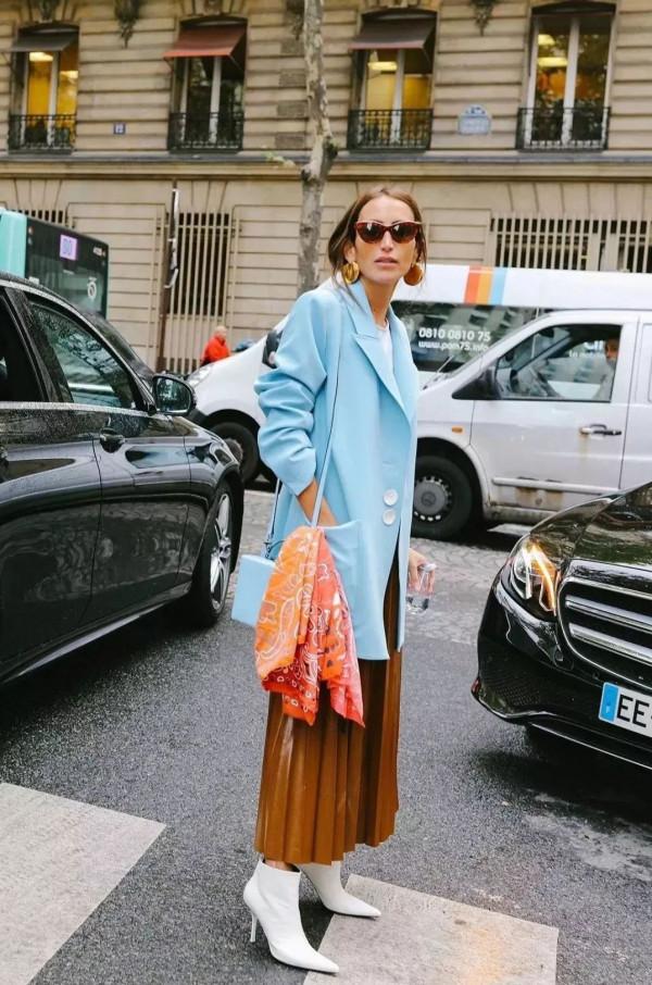 小黑靴OUT了！今冬「這雙鞋」超火爆，時髦精都愛它