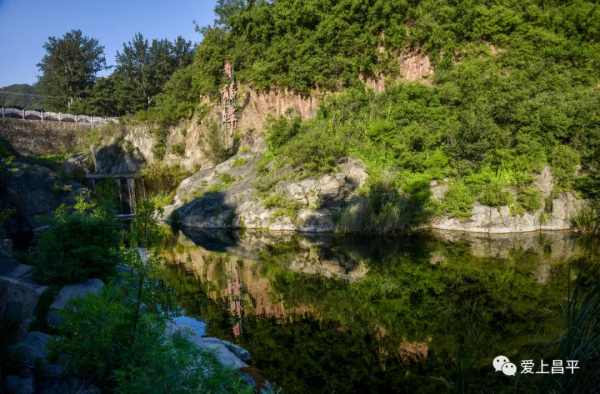 北京有個風景秀美的村莊,溪流疊水,野花遍地,現在去正好 北京有個風景秀美的村莊,溪流疊水,野花遍地,現在去正好