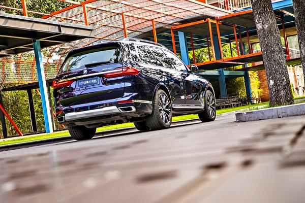 智駕開箱丨配置小幅變化價格漲2萬，但這臺寶馬X7仍是家族SUV的標杆