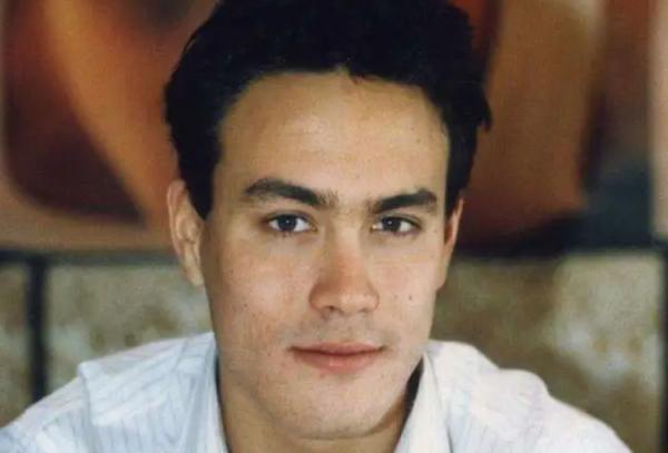 47年前，李小龍慘死在丁佩的床上，背後的原因不止猝死那麼簡單