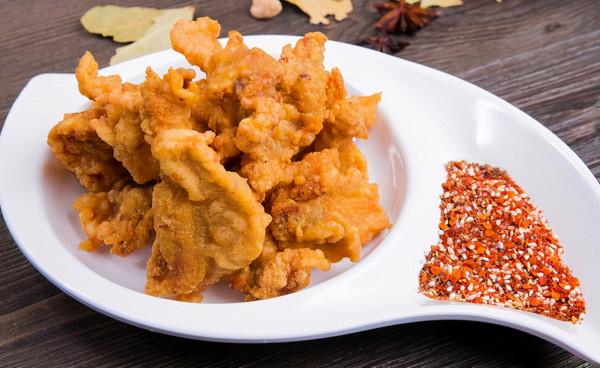 炸酥肉記得用對料，有4樣缺一不可，炸好後香酥好吃，不回軟