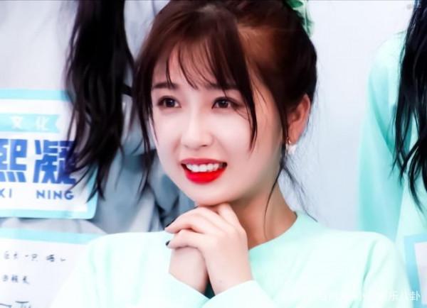 蘿莉臉太騙人！竟是隱形高個，看臉150看腿170，原來錯怪男星矮了