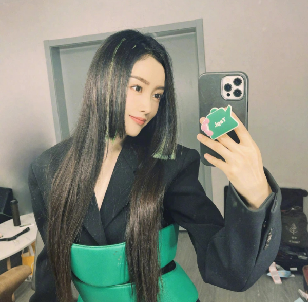 鞠婧禕終於放棄“半永久妝”，公主切造型真是純欲天花板，超好看