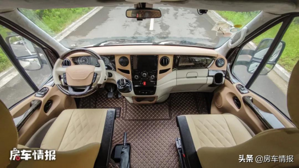 全鋁車身房車來了,小頂造型透過性好,比競品多一張床能住更多人 全鋁車身房車來了,小頂造型透過性好,比競品多一張床能住更多人