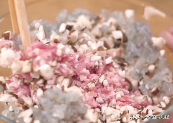 孩子愛吃的腐竹鮮肉卷，外焦裡嫩，葷素搭配，吃了一次還想吃