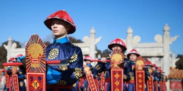 乾隆賜給大臣們的肘子，大臣為何出了宮門就直接扔掉？