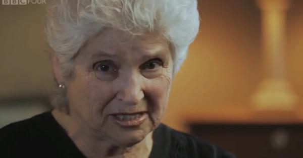 美國NASA60年前進行奇怪研究,導致海豚對人類女性愛得不可自拔 美國NASA60年前進行奇怪研究,導致海豚對人類女性愛得不可自拔