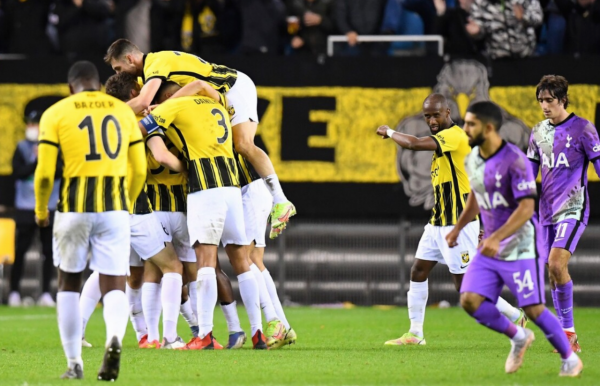 爆冷！0-1！第77分鐘絕殺，熱刺轟然倒下，3755萬魚腩球隊險勝