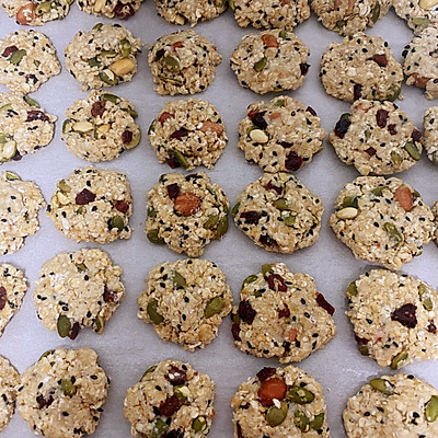 這道燕麥芝麻餅乾#減脂零食做起來容易，吃起來上癮