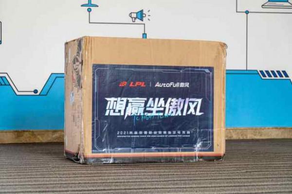 炫酷指數拉滿！這個電競椅竟然帶螢幕—傲風 機械大師Pro電競椅上手體驗