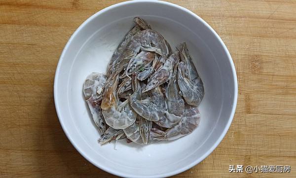 想吃乾鍋蝦不用去飯店，教你在家做，下酒又下飯一大鍋不夠吃
