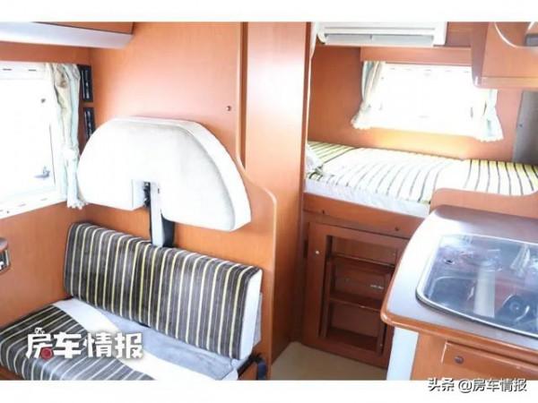 車長5米的豐田輕卡房車，配2.0T汽油動力駕駛靈活，4口人旅行剛好