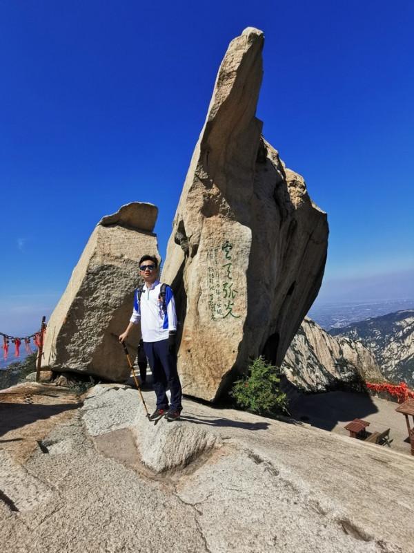 仙掌崖在華 山東 峰 仙掌崖在華 山東 峰