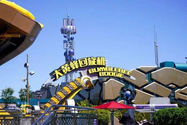 環球影城威震天和賈玲懟上了，氣的威震天當場暴走跺腳，她到底說了什麼