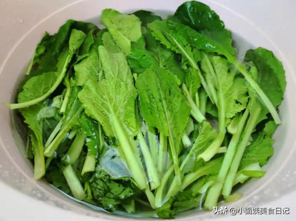 小白菜和豆腐，簡單一做，沒想到這麼好吃，上桌連湯都不剩