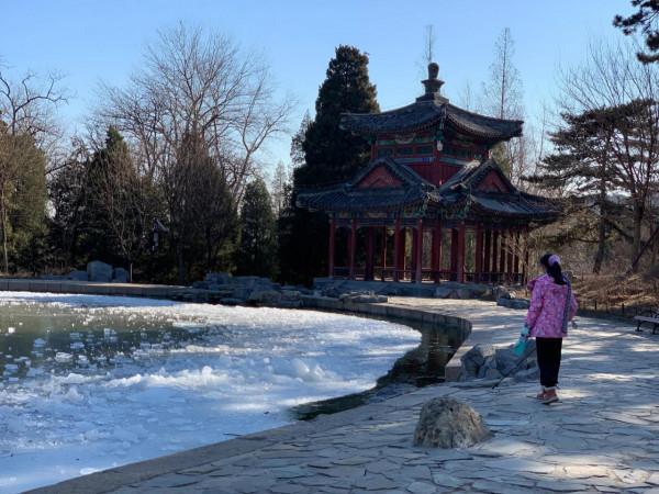 香山眼鏡湖即景