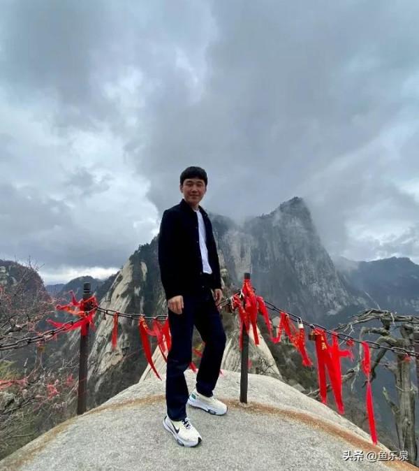 傲日其愣:從被校長羞辱的差生,逆襲到《星光大道》的年度總冠軍 傲日其愣:從被校長羞辱的差生,逆襲到《星光大道》的年度總冠軍