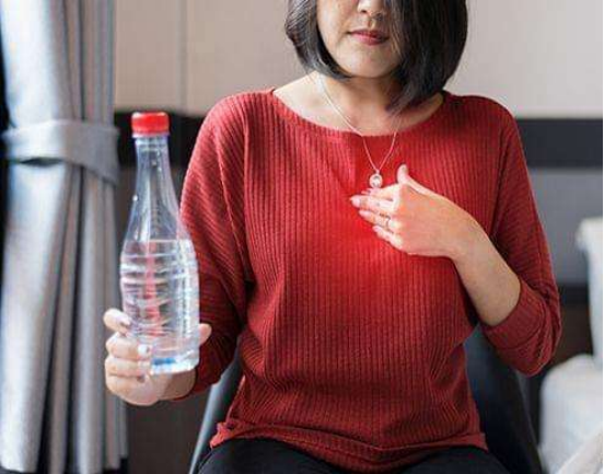 59歲男子咽喉乾燥、發癢，自以為&OpenCurlyDoubleQuote;咽炎&rdquo;，醫院檢查後男子崩潰了