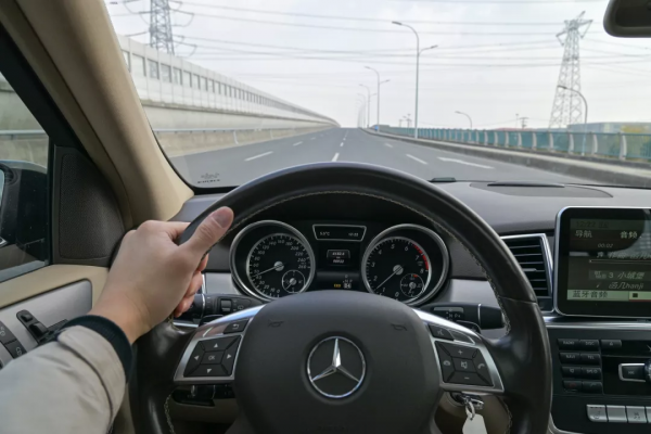 二手賓士ML320：3&period;0T&plus;7AT&plus;全時四驅，豪華SUV鼻祖，均衡之選