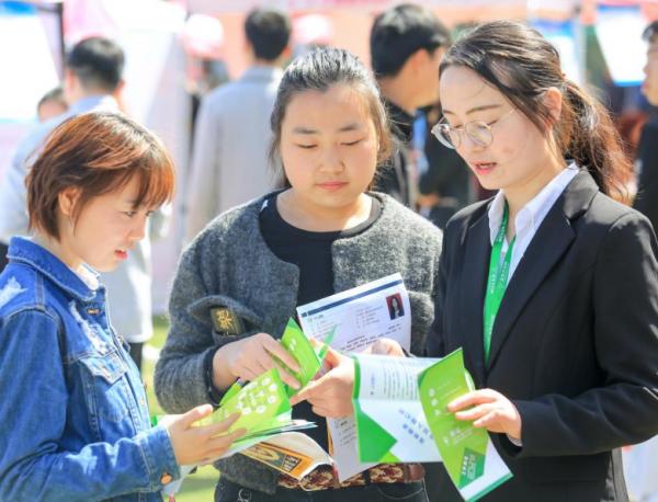 這一鐵飯碗開啟秋招，專業不限往屆生也可報名，學生需把握機會
