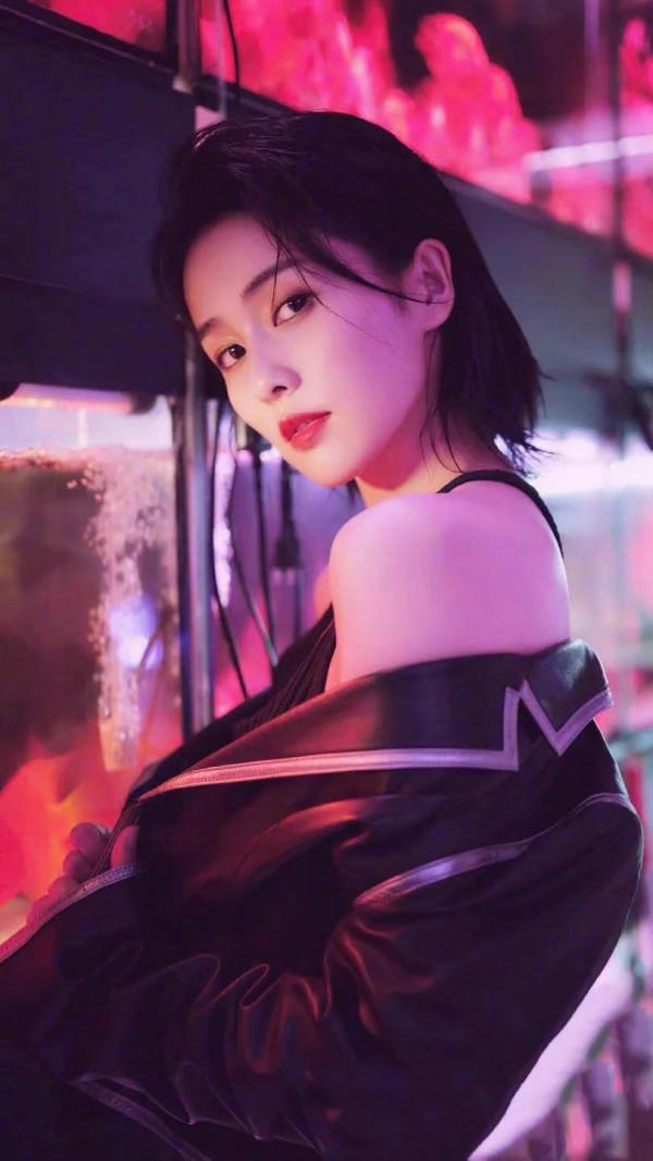 佩服！白鹿被鞏立姣拎起來