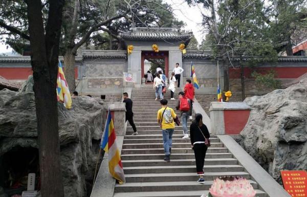 八大處有一座老爺廟,可是廟裡有一副對聯,如何解讀難住不少的人 八大處有一座老爺廟,可是廟裡有一副對聯,如何解讀難住不少的人