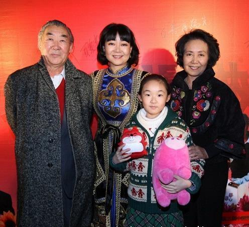 薩日娜：成名前曾在機械廠修鼓風機，嫁“家庭煮男”不後悔