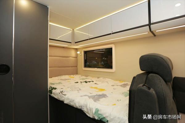 福特汽油底盤T型小房車!自動擋5-6座,停車方便適合夫妻帶娃出遊 福特汽油底盤T型小房車!自動擋5-6座,停車方便適合夫妻帶娃出遊