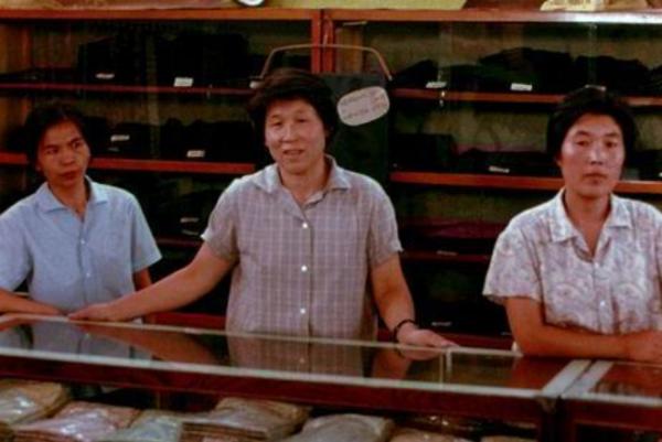 省委書記陶鑄到百貨商店巡查，遭售貨員看不起，他說：你被開除了