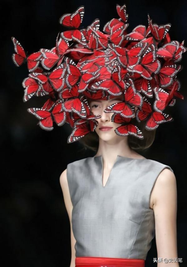 2012年他用190元買下一個舊包包，半年後價格漲到了220萬