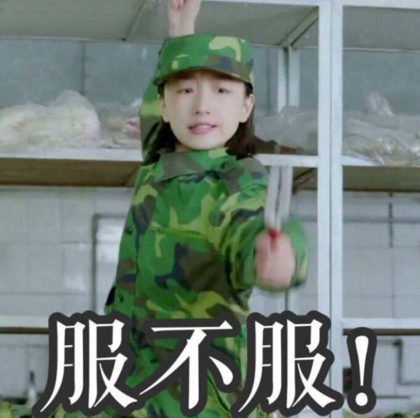 女明星軍裝造型有多浮誇？有人不捨大紅唇，有人腳踩10公分高跟