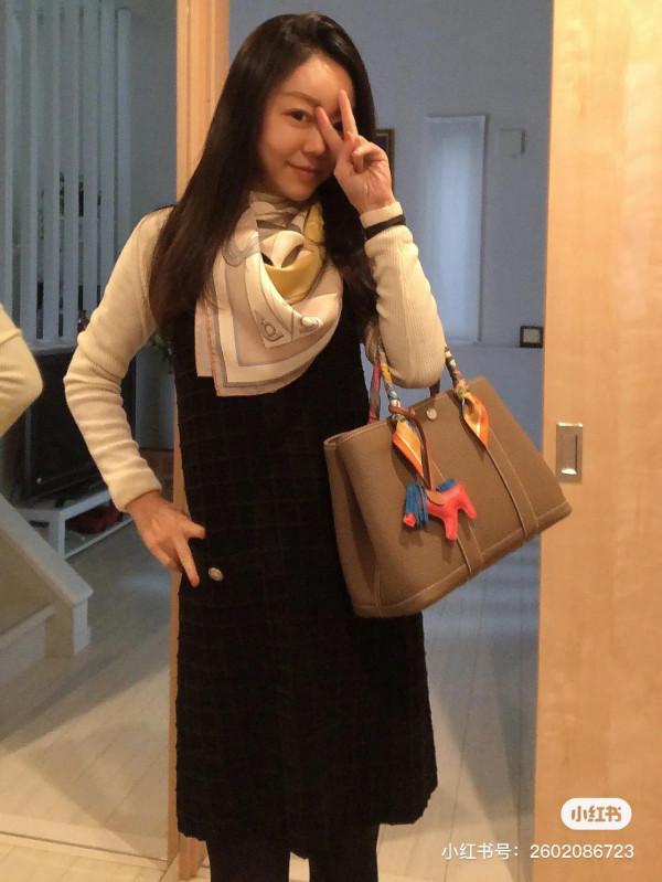 週末的逛街穿搭！畫個眉毛戴口罩就出發