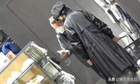 曾志偉照顧好友遺孀，兩人逛超市配合默契，出雙入對7年關係成謎