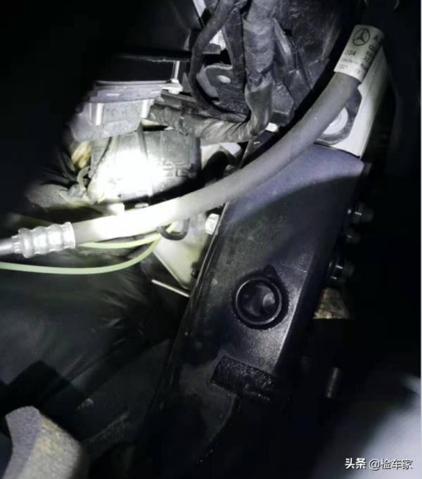 55萬買臺二手賓士S320充排場，生意人的精明？網友：車上才是贏家