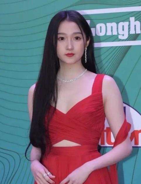 明星百萬修圖師名副其實？有的技術堪比&OpenCurlyDoubleQuote;換頭&rdquo;，有的卻越修越醜