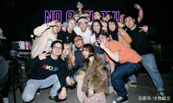 水木年華登臺演出,卻被23歲評委嘲諷,應了張學友當年說的什麼? 水木年華登臺演出,卻被23歲評委嘲諷,應了張學友當年說的什麼?