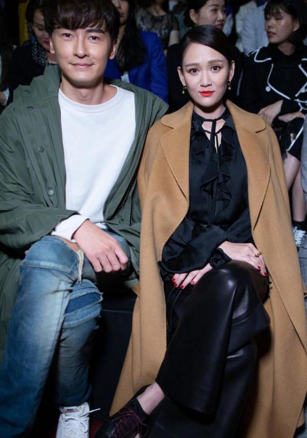 40歲的陳喬恩越來越美了,穿黃色大衣配牛仔褲,像20歲少女一般 40歲的陳喬恩越來越美了,穿黃色大衣配牛仔褲,像20歲少女一般