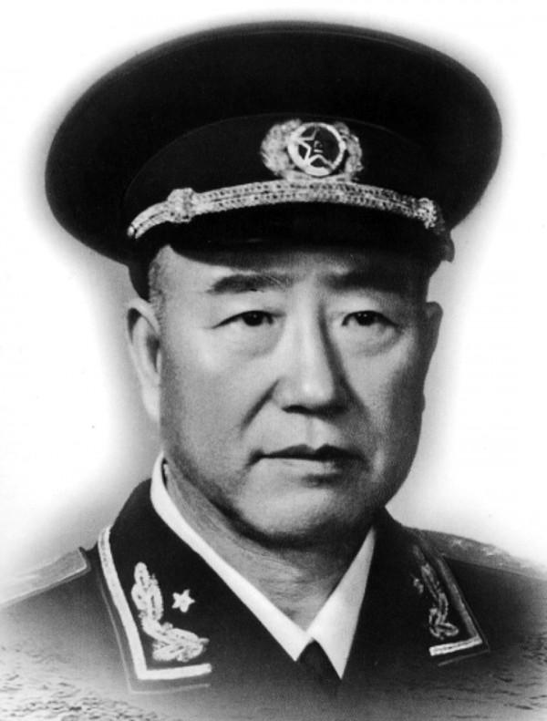 1955年他只是個軍長,主動要求被授予中將軍銜,主席:必須是上將 1955年他只是個軍長,主動要求被授予中將軍銜,主席:必須是上將