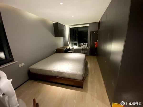 我用鹹魚裝套房-127㎡，全房更換平開斷橋鋁&plus;地暖&plus;全屋黑胡桃傢俱