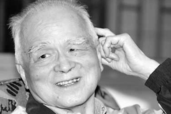 他是廈門市第一任市長,曾主管三個經濟特區的創辦工作,官至正部 他是廈門市第一任市長,曾主管三個經濟特區的創辦工作,官至正部