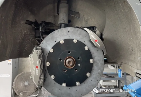 改裝案例 | 奧迪RS6升級前十後四陶瓷剎車套裝 改裝案例 | 奧迪RS6升級前十後四陶瓷剎車套裝