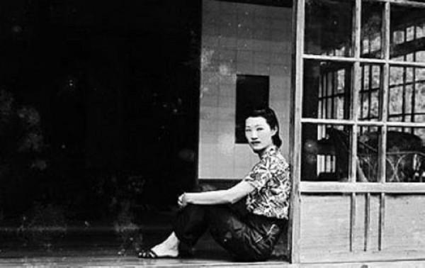 張學良獲得自由身後，立即飛往紐約，在蔣士雲那裡住三個月