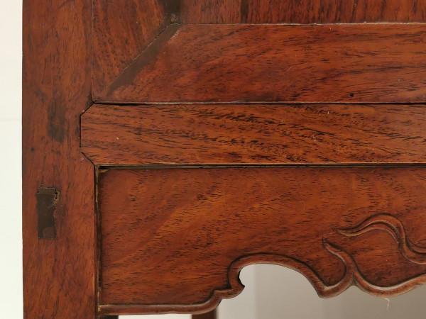 壼門舒展、卷草飄逸,黃花梨方角櫃工手不凡 壼門舒展、卷草飄逸,黃花梨方角櫃工手不凡