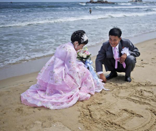 朝鮮觀察，朝鮮人結婚用什麼當婚車？