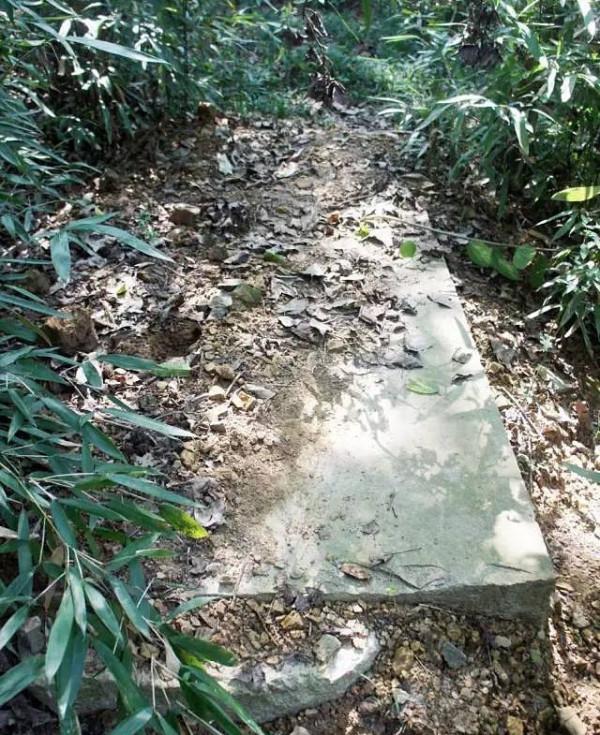 戴笠墓地：七個老農挖了一星期才挖開，屍身被丟棄於小水塘