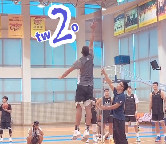 曬阿聯體測影片！輕鬆摸高，滑步+移步順暢！漫長等待，王者歸來